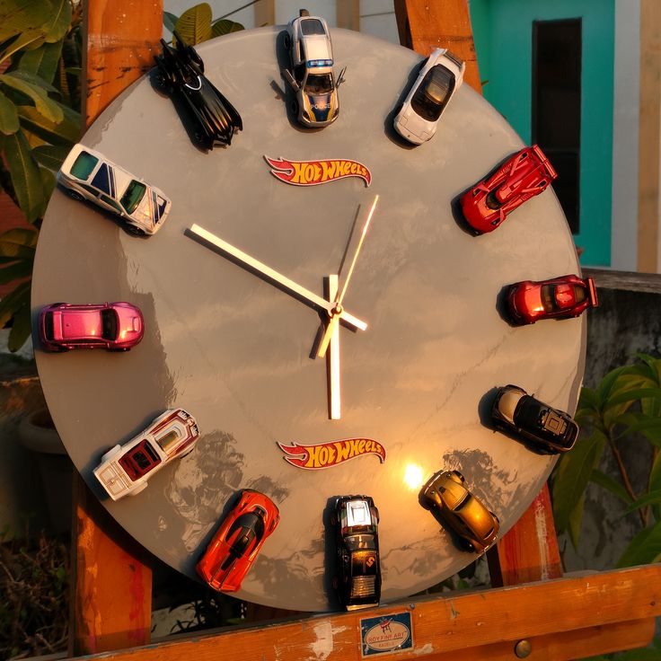  CLOCKS  